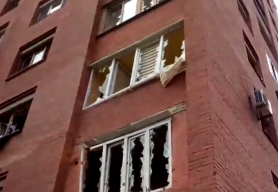 Как выглядят расстрелянные многоэтажки на улице Листопрокатчиков в Донецке