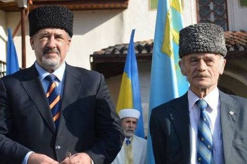 Татары в Симферополе запретили Джемилеву и Чубарову представлять их интересы