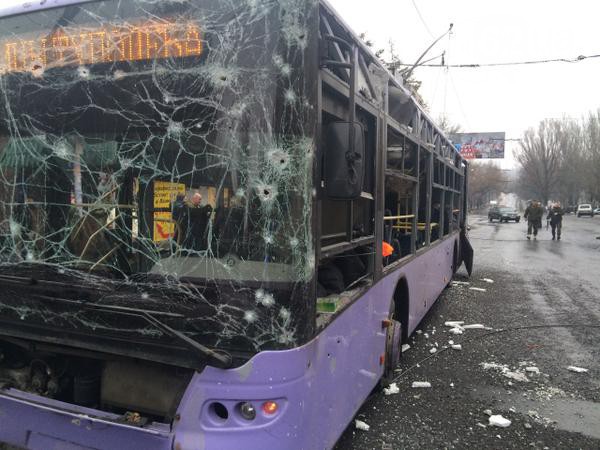 Число погибших в результате обстрела троллейбуса в Донецке увеличилось