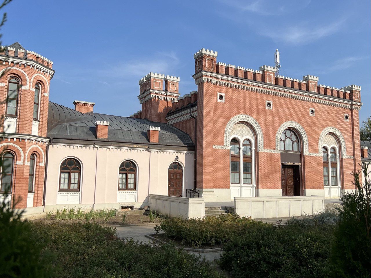 В Черновцах подожгли историческую синагогу садгорских хасидов – посол Израиля в Украине Михаэль Бродский