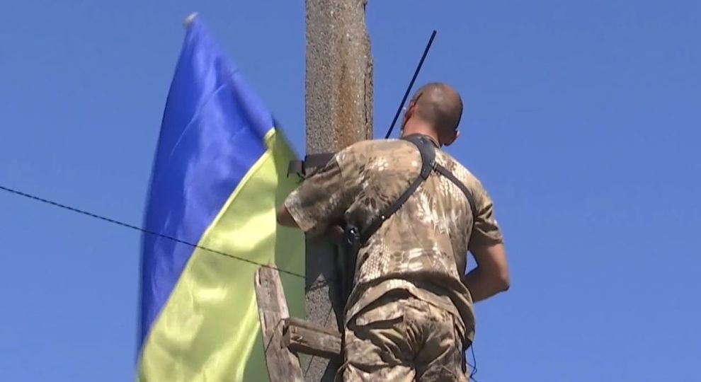 "Украинские флаги над еще одним городком на Донбассе", - Цаплиенко побывал в освобожденном Золотом