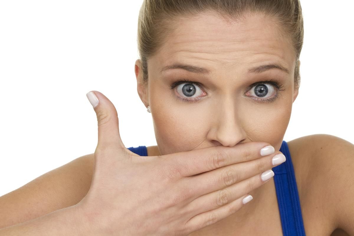 О чем свидетельствует металлический привкус во рту: объяснение врача