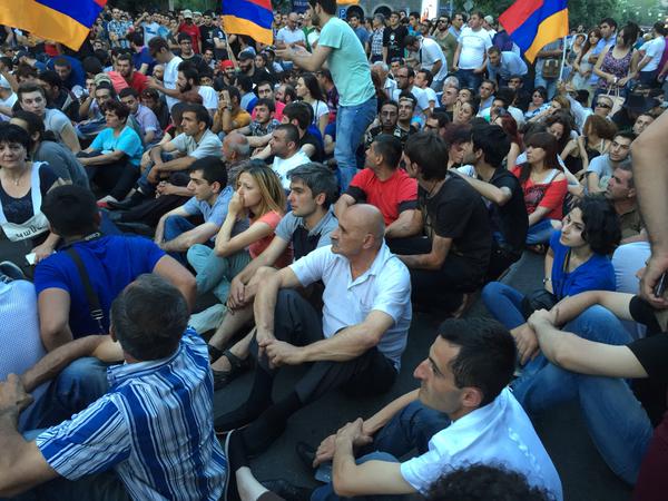 Акции протеста в Ереване могут стать массовыми и носить «антироссийский характер», - политический обозреватель