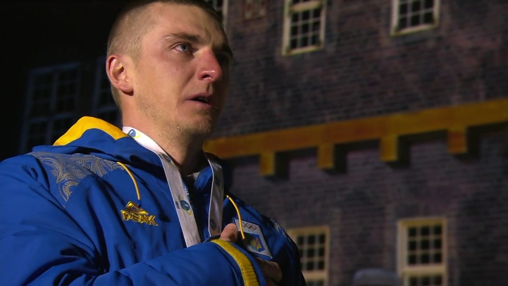 Гимн Украины вызвал слезы у чемпиона мира по биатлону Пидручного: яркие кадры награждения всколыхнули Сеть