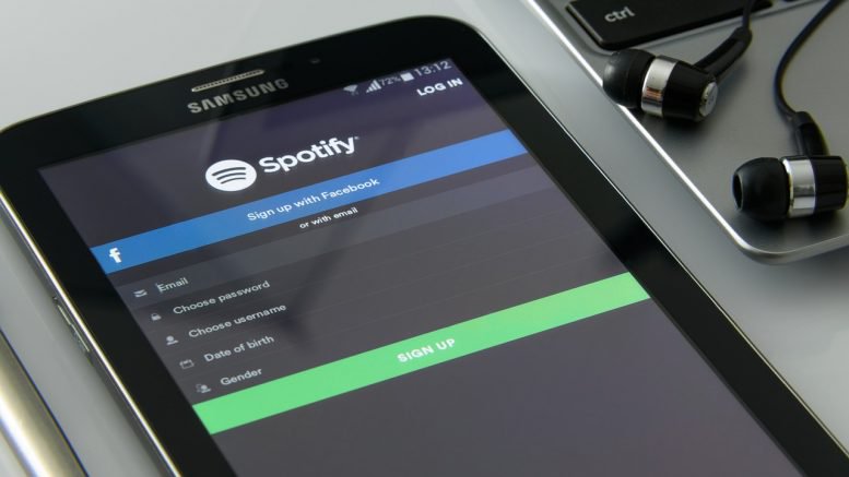 Музыкальный плеер Spotify удаляет ультраправую музыку