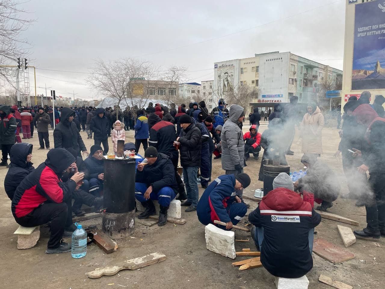 В Казахстане разворачивают палаточные городки: тысячи протестующих выдвинули требования