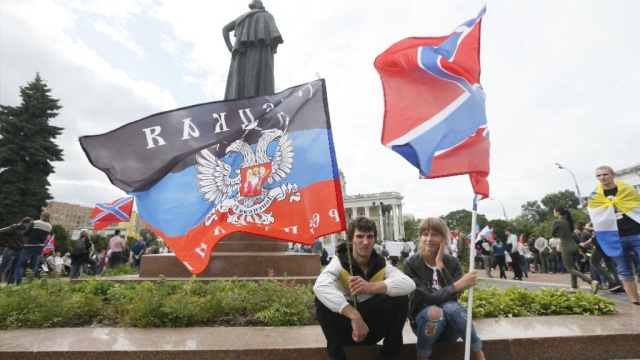 В Мелитополе в день выборов на здание вывесили флаг Новороссии