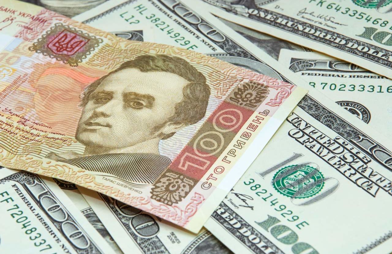 Курс валют в Украине 18 марта: гривна продолжает терять позиции, доллар и евро растут - данные НБУ