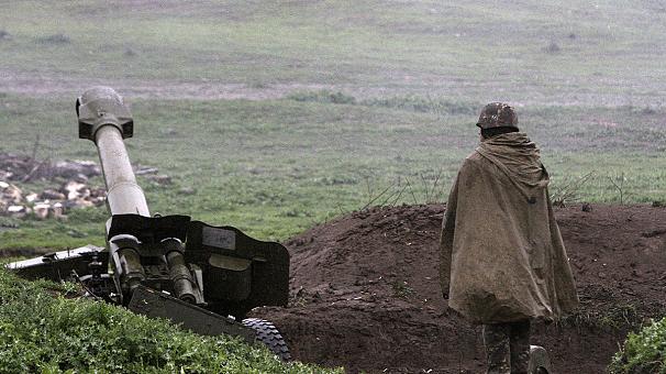 Противостояние в Нагорном Карабахе ожесточается: фронт разносят "в щепки" тяжелые минометы и артиллерия - СМИ