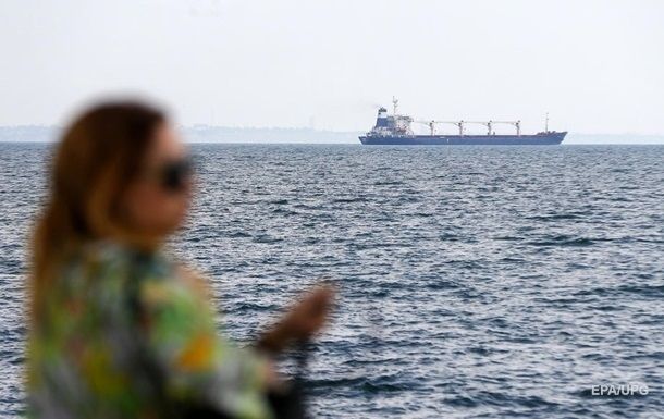 С кораблем, плывшим из Украины в Египет, случилось ЧП в Босфоре – пролив закрыт, на место прибыли спасатели