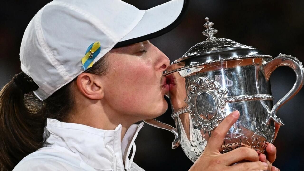 Полька Ига Швентек после победы на Roland Garros призвала остановить Россию: "Поддерживаю украинцев"