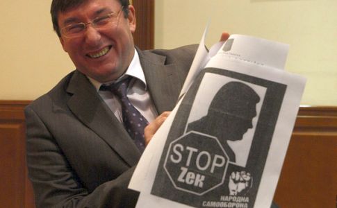 Сядет навечно! ГПУ передаст в суд мешки с доказательствами преступлений беглого Януковича и его "семьи"