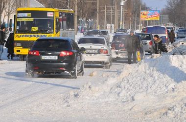 Мощный снегопад в Одесской области. Часть дорог перекрывают