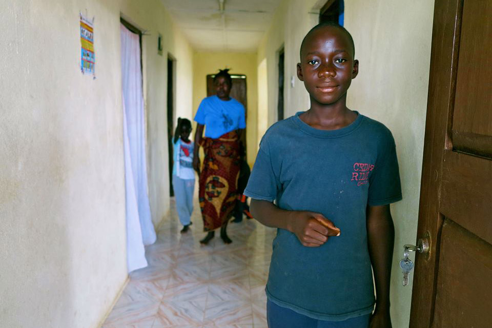 ​Лихорадка Эбола оставила сиротами почти 4 тысячи детей в Западной Африке