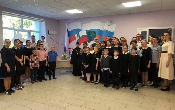 У школі Бєлгорода скандал зі встановленням парти "героя СВО": російський вояка Маслов убив жінку