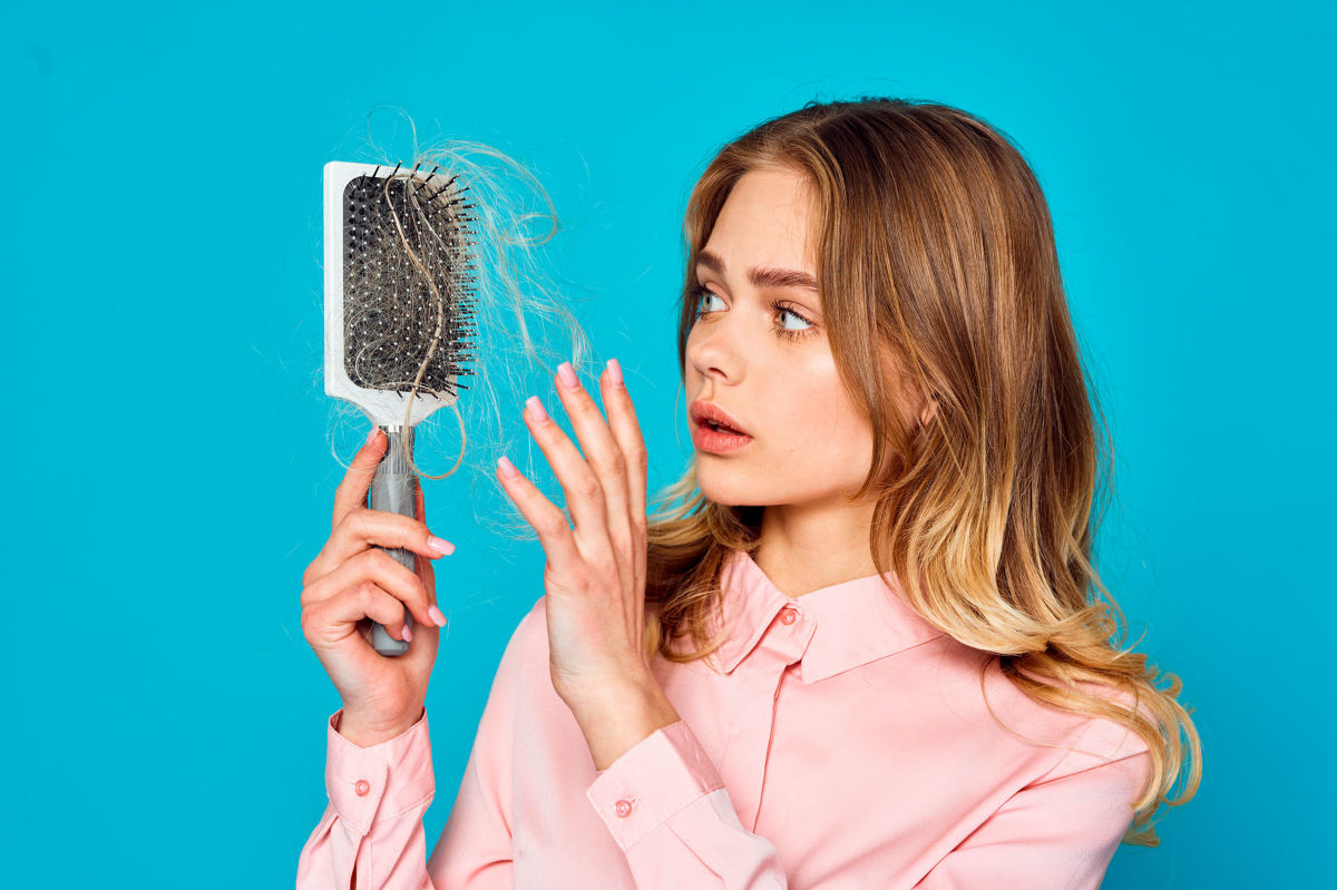 Серьезно вредят волосам: какие три процедуры в салоне могут испортить локоны