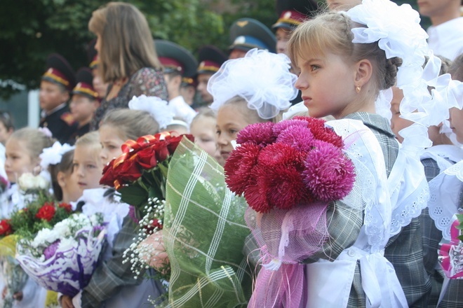На Луганщине в 10 районах и 3 крупных городах пошли в школу 47 тысяч детей