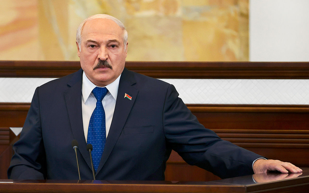 Грозящий ракетным ударом по Украине Лукашенко публично оскорбил Зеленского