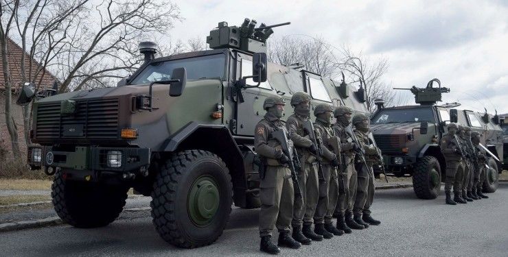 Германия продолжит поставки вооружения: ВСУ получит РСЗО и броневики Dingo