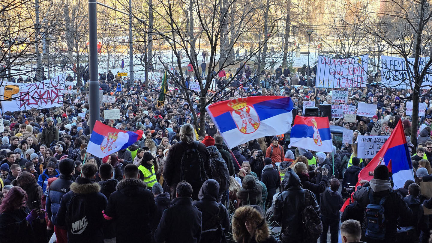 Протести в Белграді: Сербська влада застосовує жорсткі дії, але Вучич заперечує це