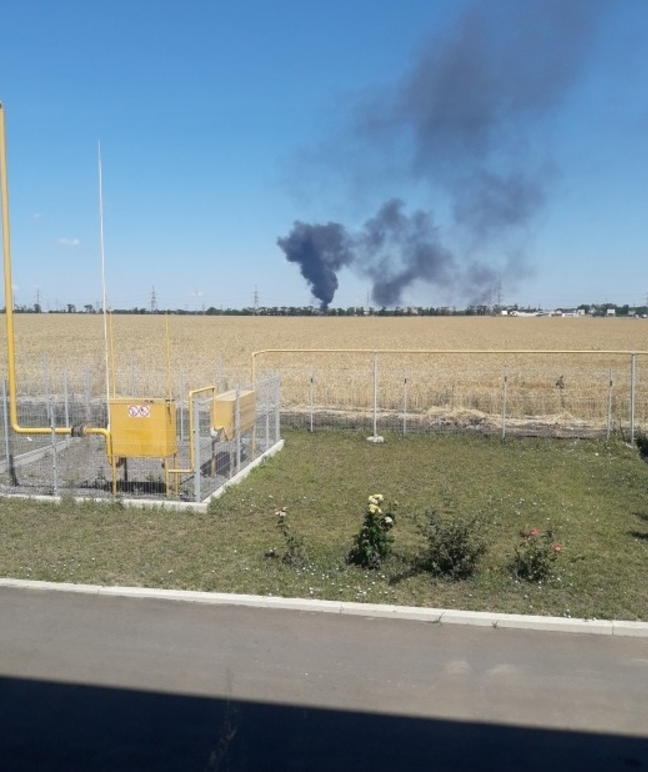 Пожар в трех километрах от Одессы: горит нефтебаза - кадры