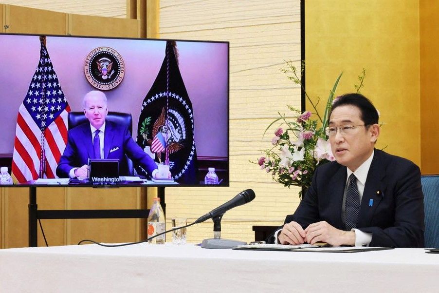 ​Япония с Украиной: японский премьер пообещал Кремлю последствия в случае вторжения - Москва отреагировала