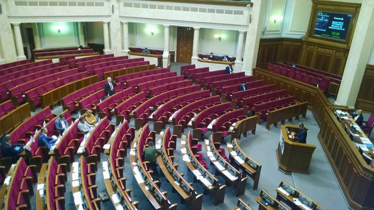 Сокращение нардепов Рады до 300 человек: какие три партии в ВР выступили против