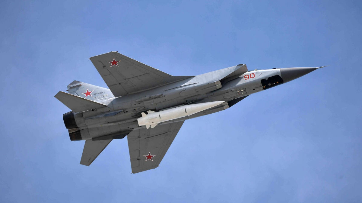 Прогремел мощный "взрыв": в Беларуси загорелся российский МиГ-31