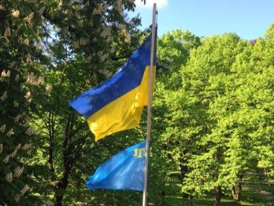 У Порошенко поздравили крымских татар с праздником: Два флага - Единая страна!