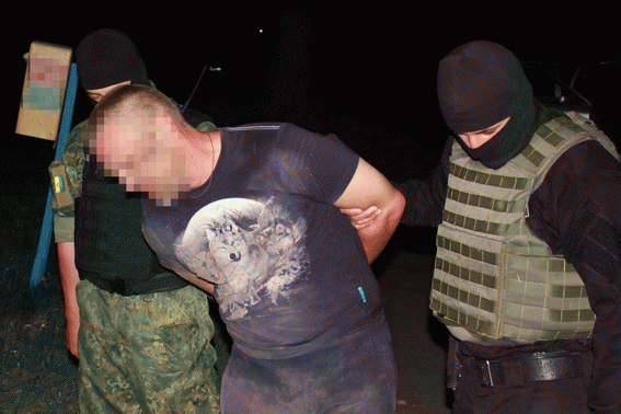 ​В Северодонецке сотрудники полиции задержали киллеров и организатора убийства местного бизнесмена — кадры