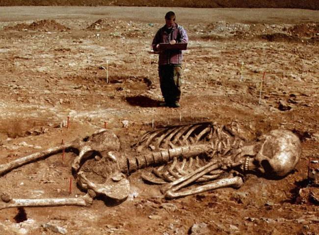 Скелет гигантского человека, обнаруженный в Монголии, ошеломил и рассорил ученых