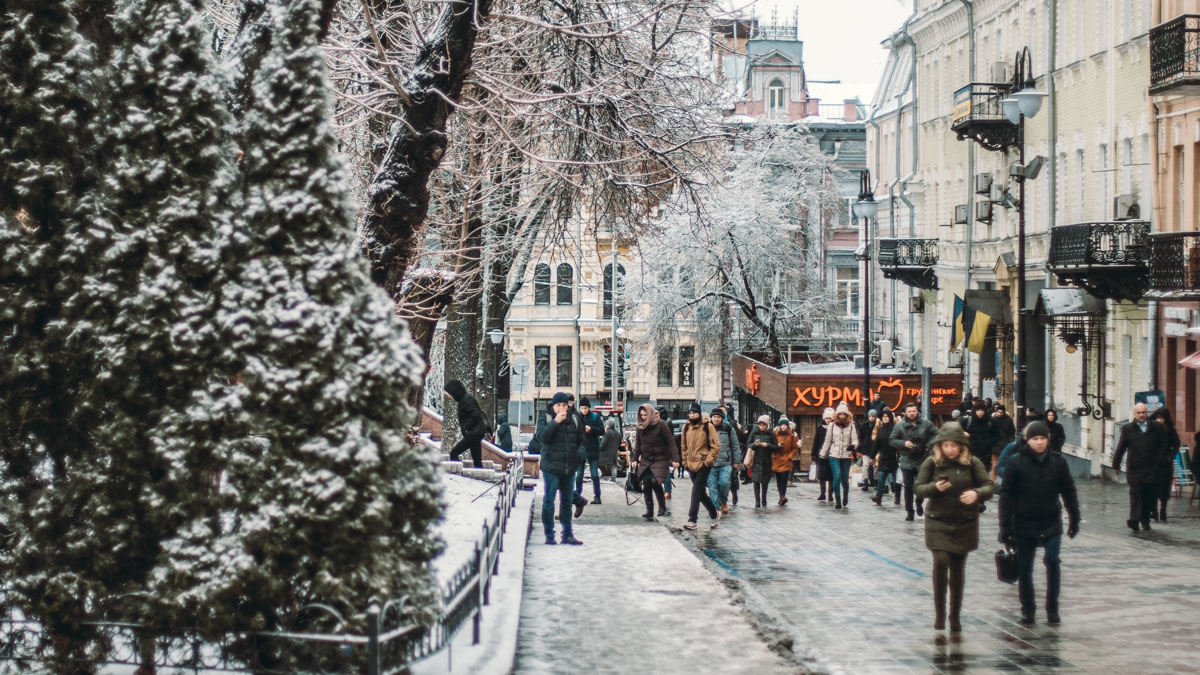 Погода в Киеве: в столице Украины снег засыпал все улицы, зима пришла 