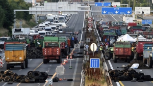 Бойкот во Франции: фермеры блокировали дороги из Испании и Германии
