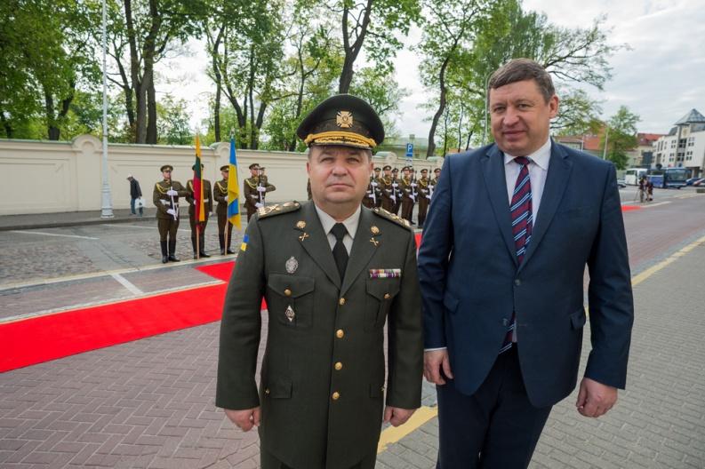 Литва хочет увеличить количество своих инструкторов в Украине: министры обороны двух стран провели важную встречу