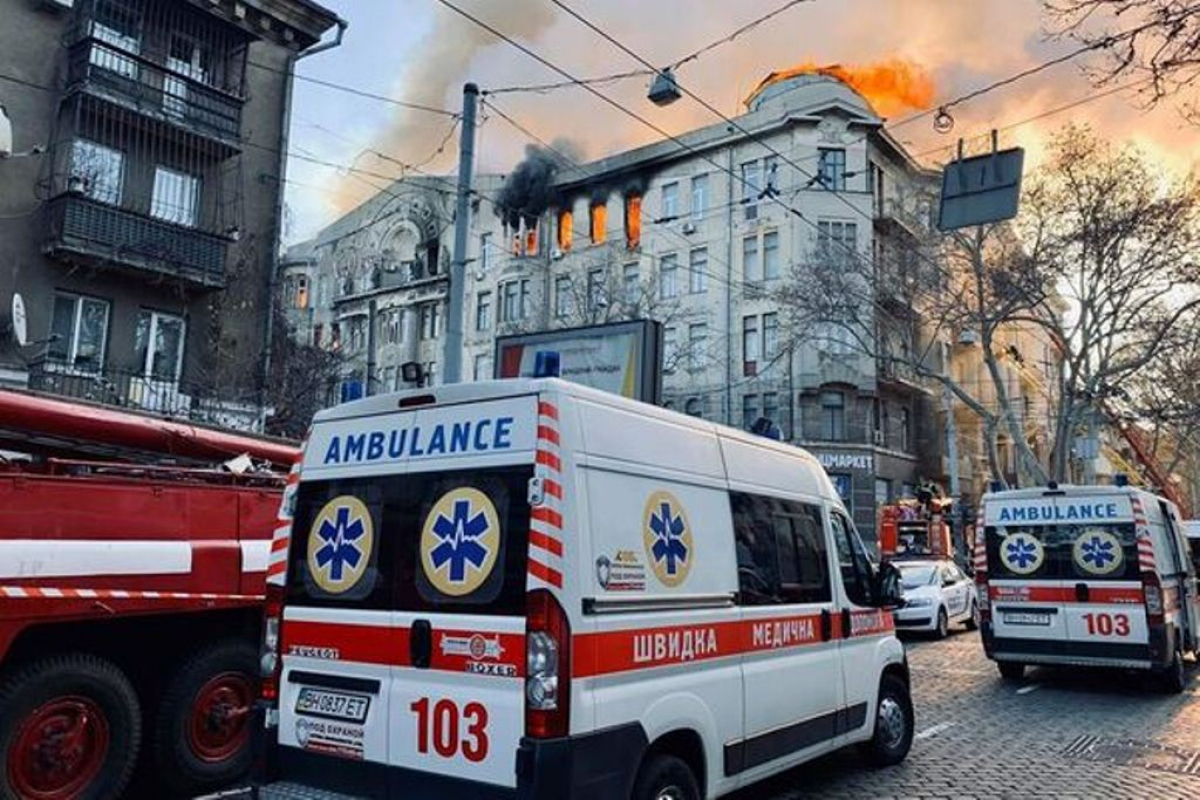 "Дети задыхались и кричали в телефоны "Мамочка, я люблю тебя!" - очевидцы о пожаре в Одессе