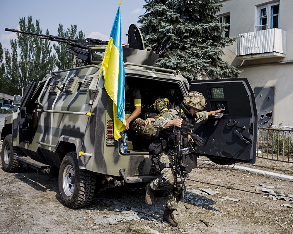 Семенченко: силы АТО пошли в контрнаступление на Углегорск 