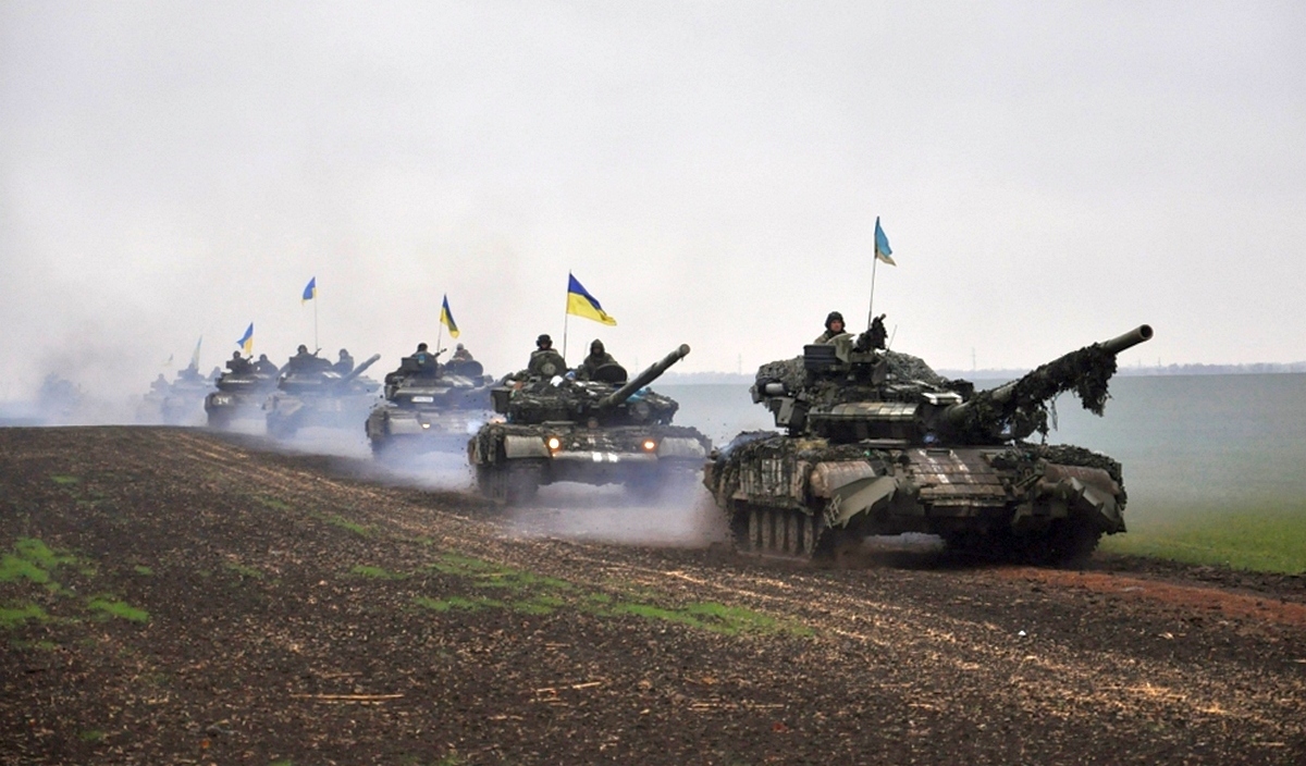 На оккупированный Донбасс смогут перебросить до 40000 военных: Полторак назвал два сценария завершения АТО