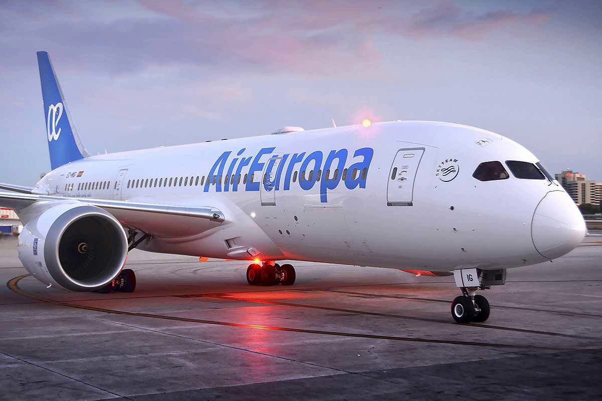 В Испании украинец сорвал рейс Air Europa - самолет экстренно посадили из-за медицинской маски
