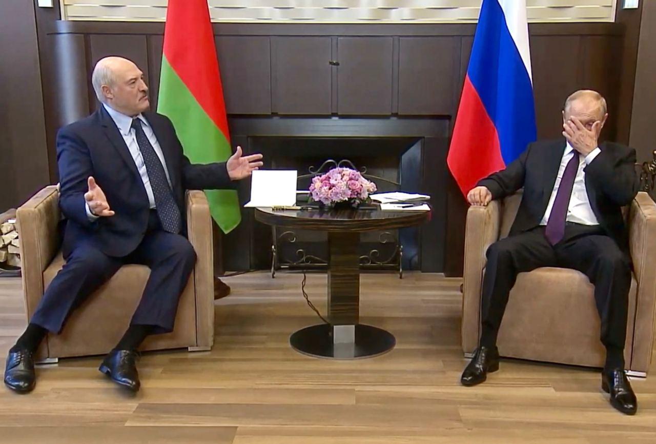 Поведение Лукашенко на встрече с Путиным в Сочи вызвало вопросы: появилось видео