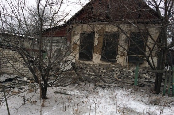 Последствия обстрела Дебальцево: от попадания снаряда погибла целая семья