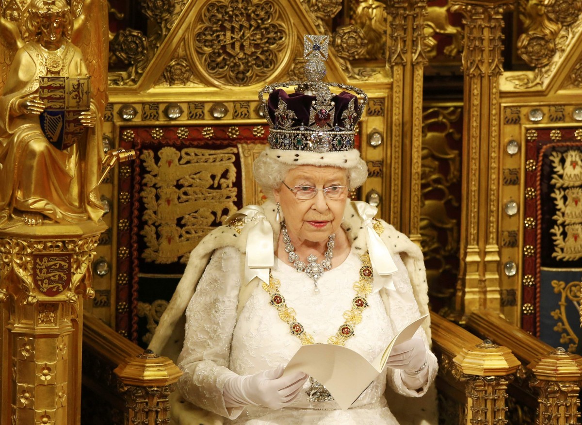 Королева Великобритании из-за тяжелого недуга впервые за долгие годы пропустила Рождественскую церковную службу