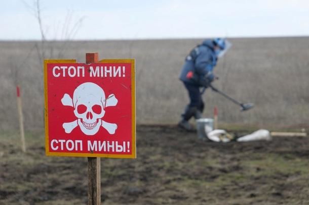 По украинским саперам во время разминирования наемники РФ открыли огонь
