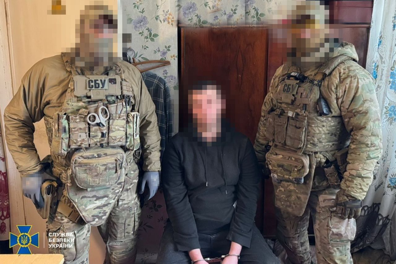 СБУ задержала агентов ФСБ: айтишник создавал каналы для вербовки украинцев, безработный наводил удары РФ