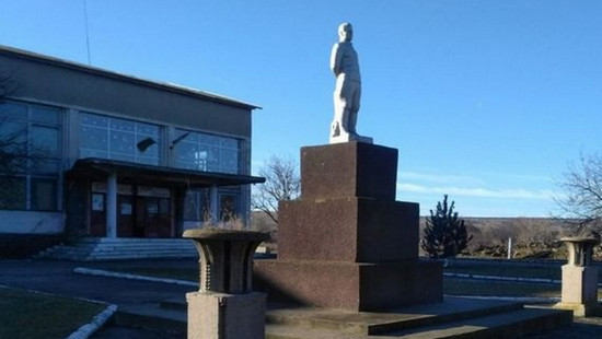Власти одного из населенных пунктов Одесской области отказались декоммунизировать памятник 