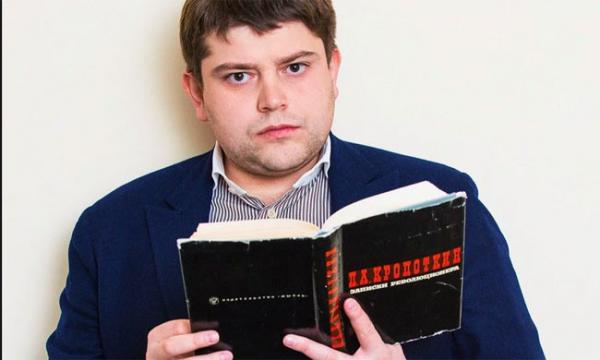 Беглому пиарщику Денису Иванову отправили подозрение в разворовывании 21 млн грн «Укрзализныци». Ему грозит до 12 лет