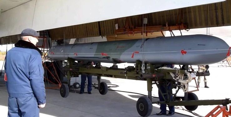 Российскую ракету "Х-101", которую ВС РФ уронили под Волгоградом, выдают за "НЛО"