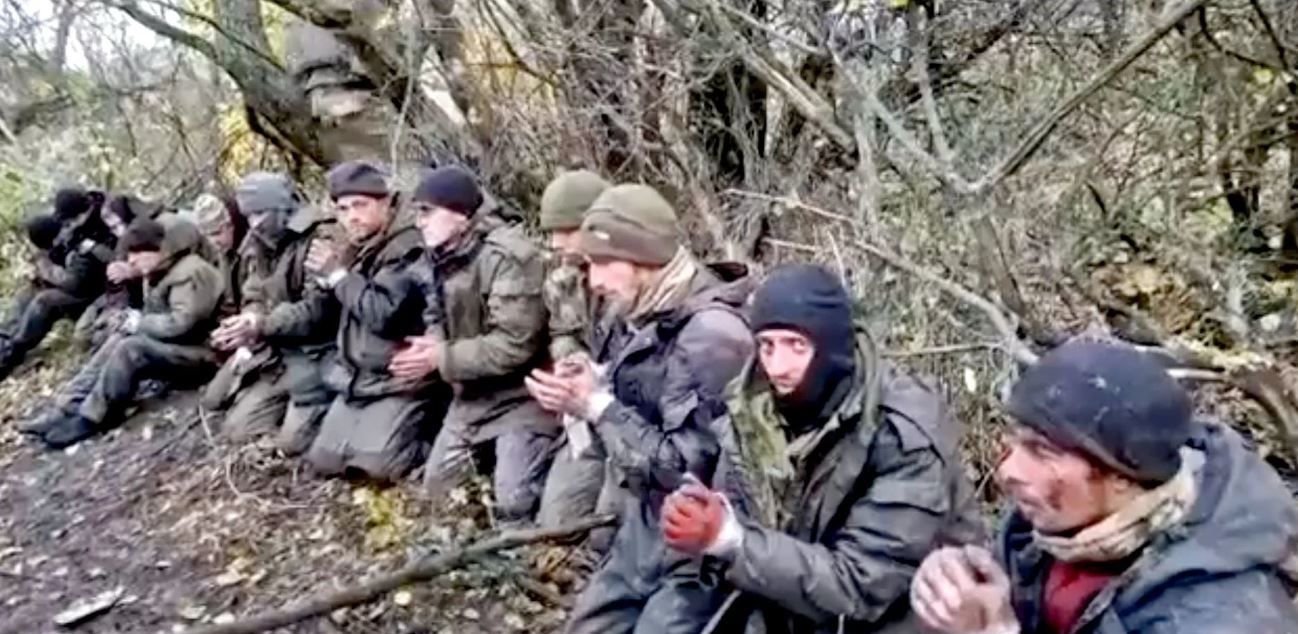 ​ВСУ показали новую партию пленных россиян, которые хором крикнули пару фраз