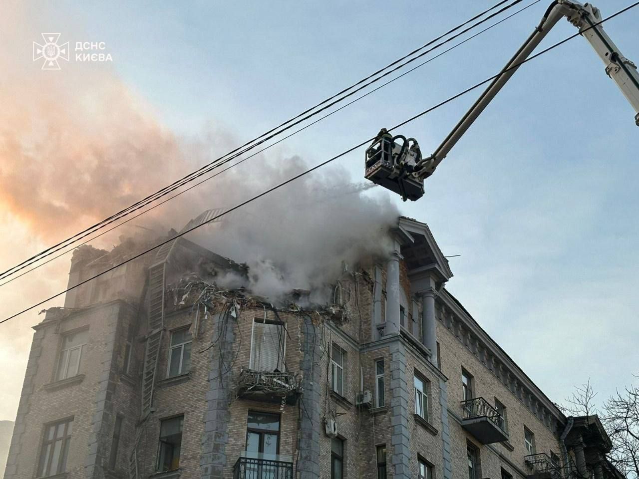 В новом году Кремль атаковал столицу Украины – три человека пострадали в одном районе Киева, разрушены дома