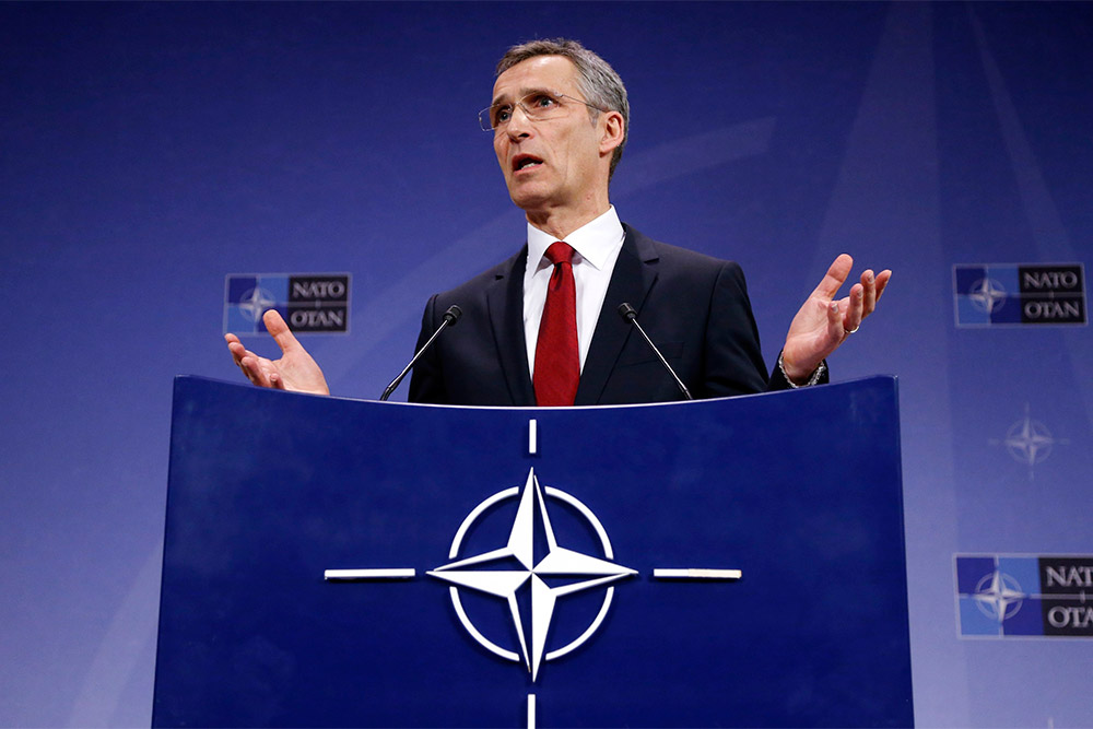 Генсекретарь НАТО Йенс Столтенберг призвал мировое сообщество и дальше "зажимать" Россию "в тиски"