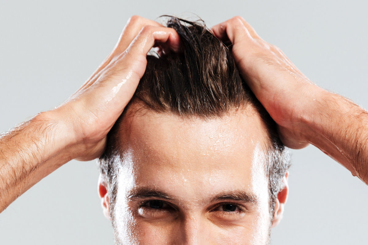 Чому волосся жирнішає занадто швидко: кілька способів привести зачіску до ладу